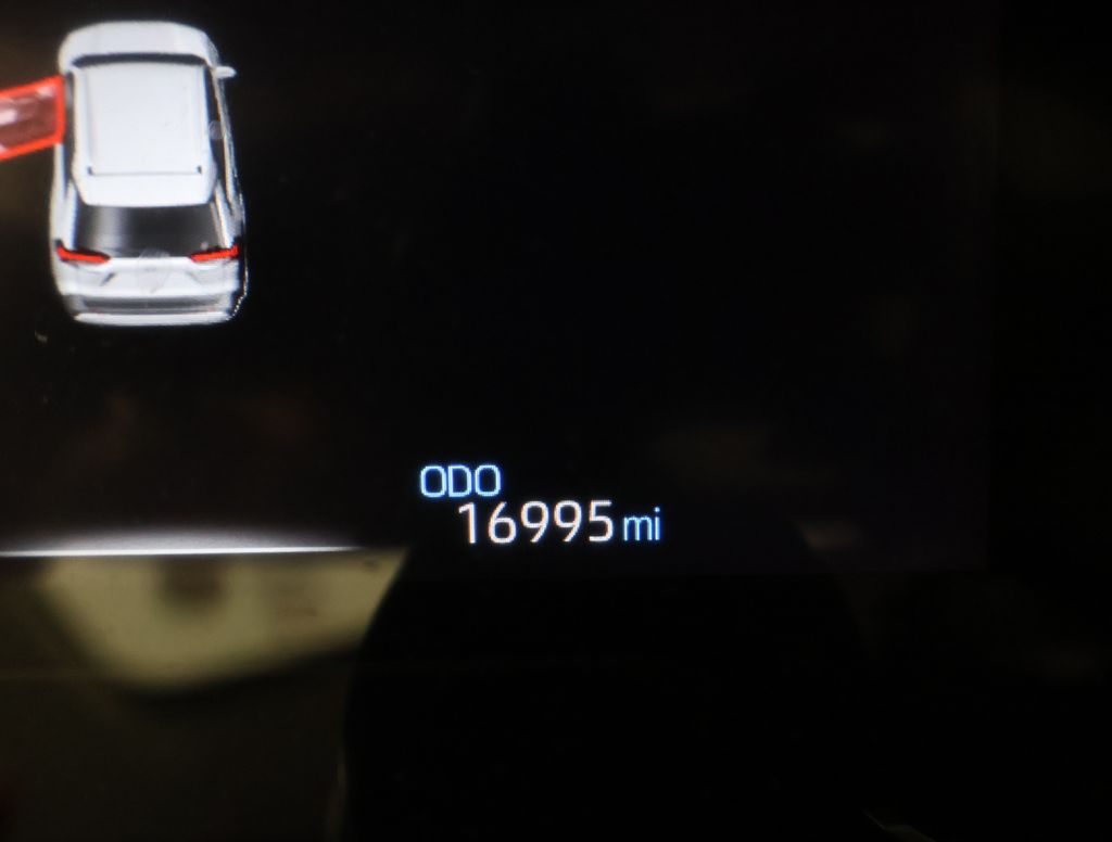2024 Toyota RAV4 XLE photo 4