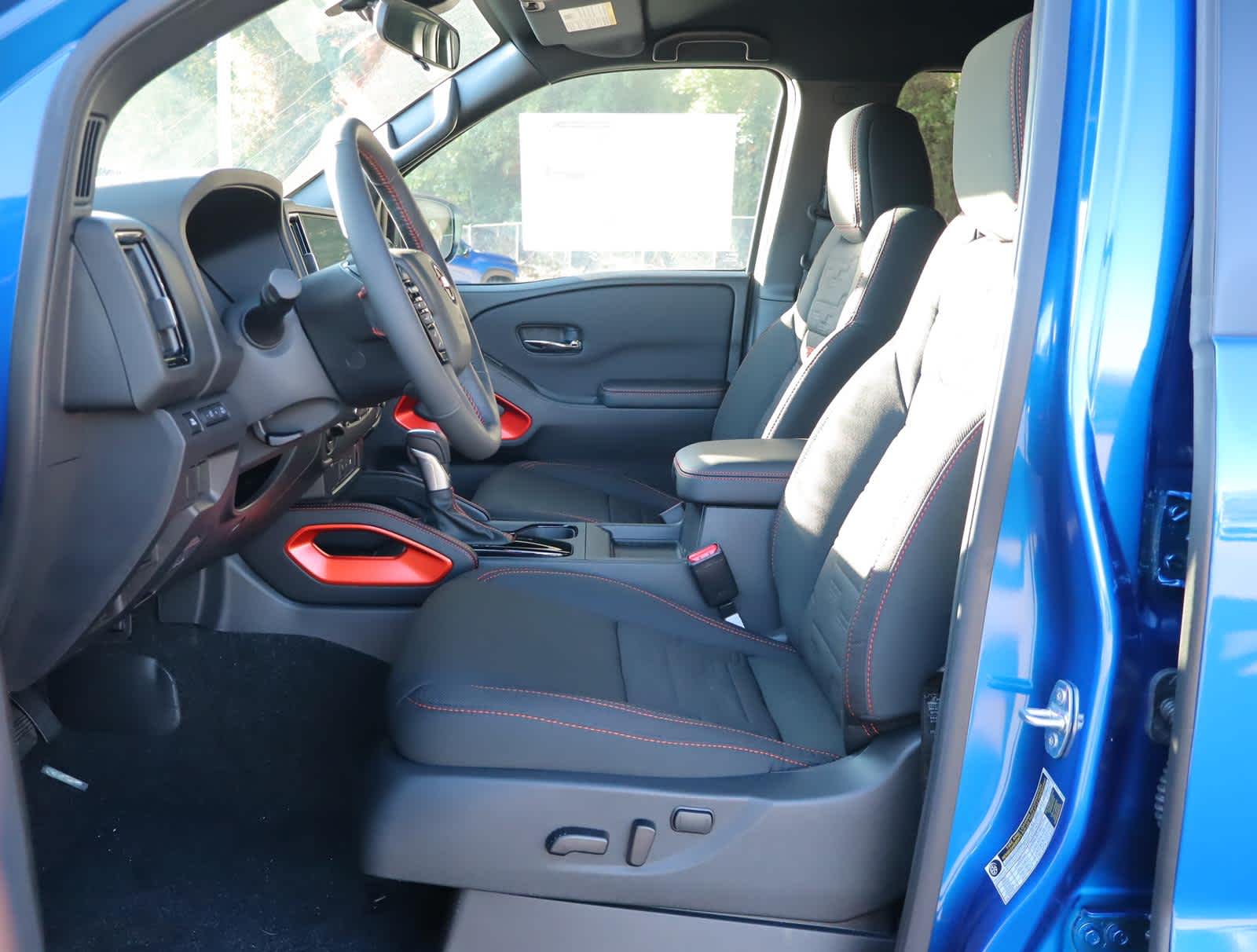 2025 Nissan Frontier PRO-4X photo 12