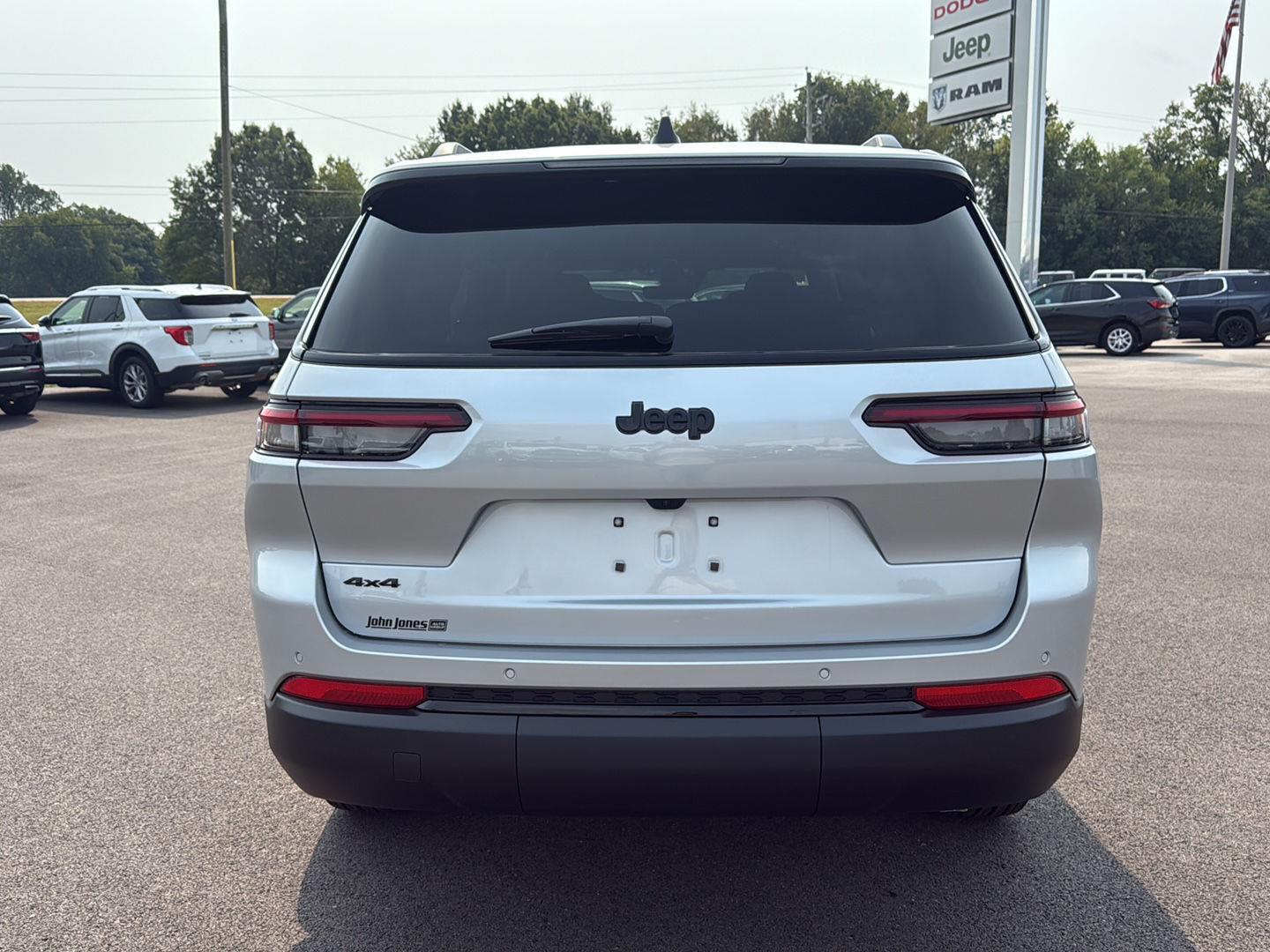 2025 Jeep Grand Cherokee Altitude photo 15
