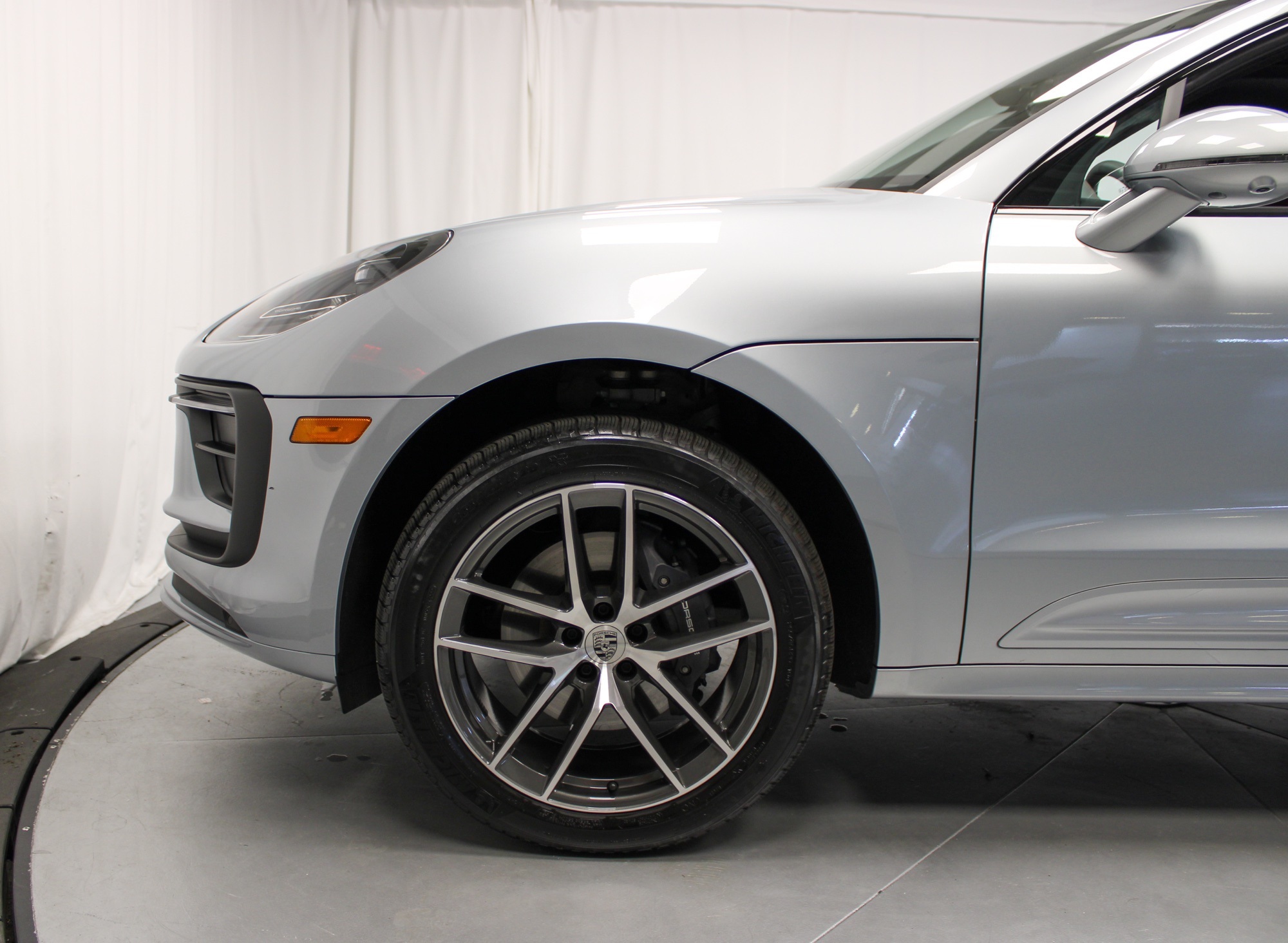 2025 Porsche Macan Base photo 13