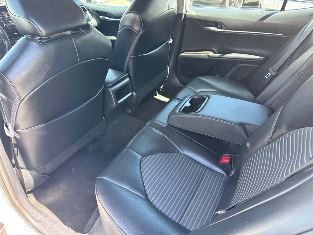 2022 Toyota Camry SE photo 18