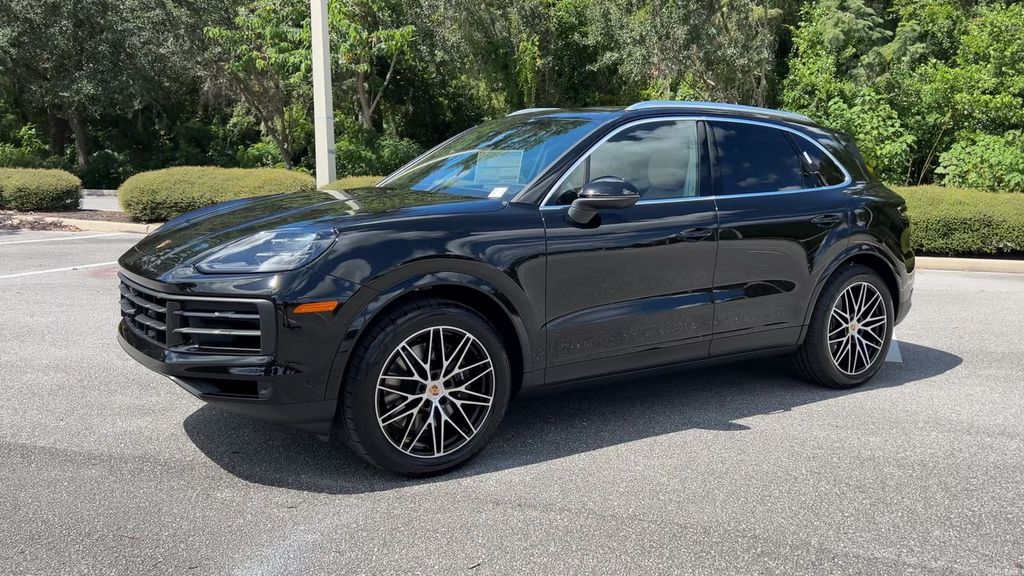 2026 Porsche Cayenne Base photo 4