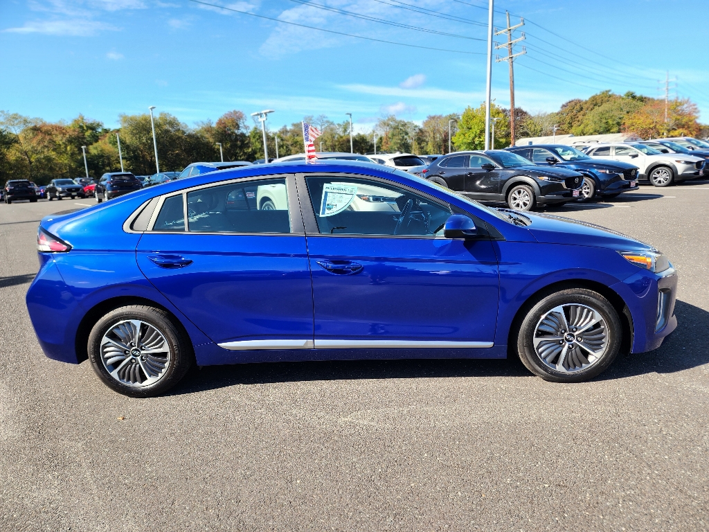 2021 Hyundai Ioniq Plug-In Hybrid SE photo 17