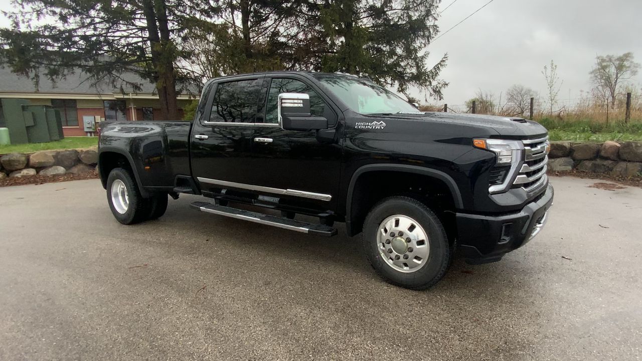 2025 Chevrolet Silverado 3500HD High Country photo 5