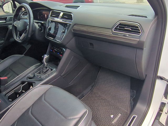 2023 Volkswagen Tiguan SEL R-Line Black photo 18