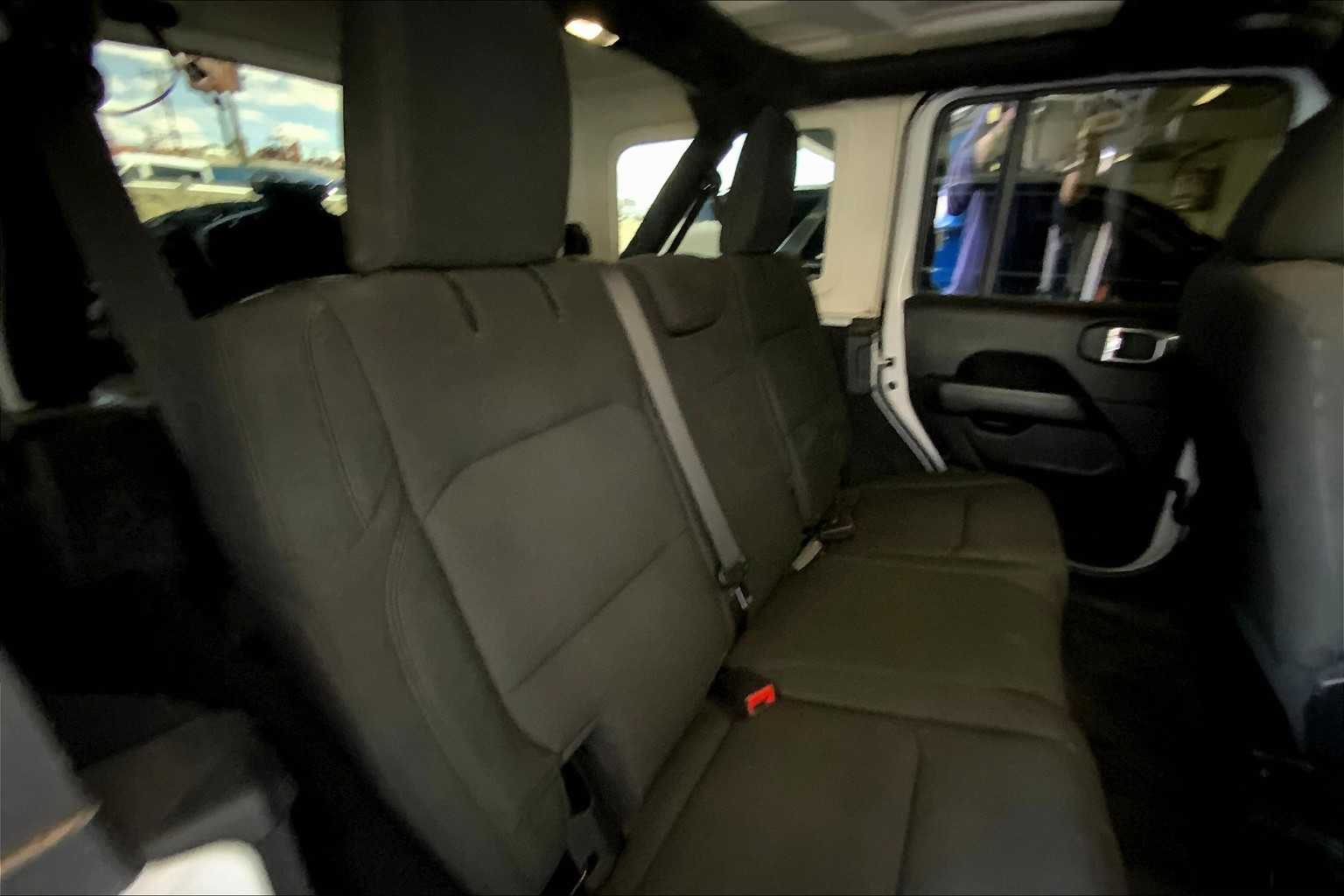2021 Jeep Wrangler Unlimited Sahara photo 4