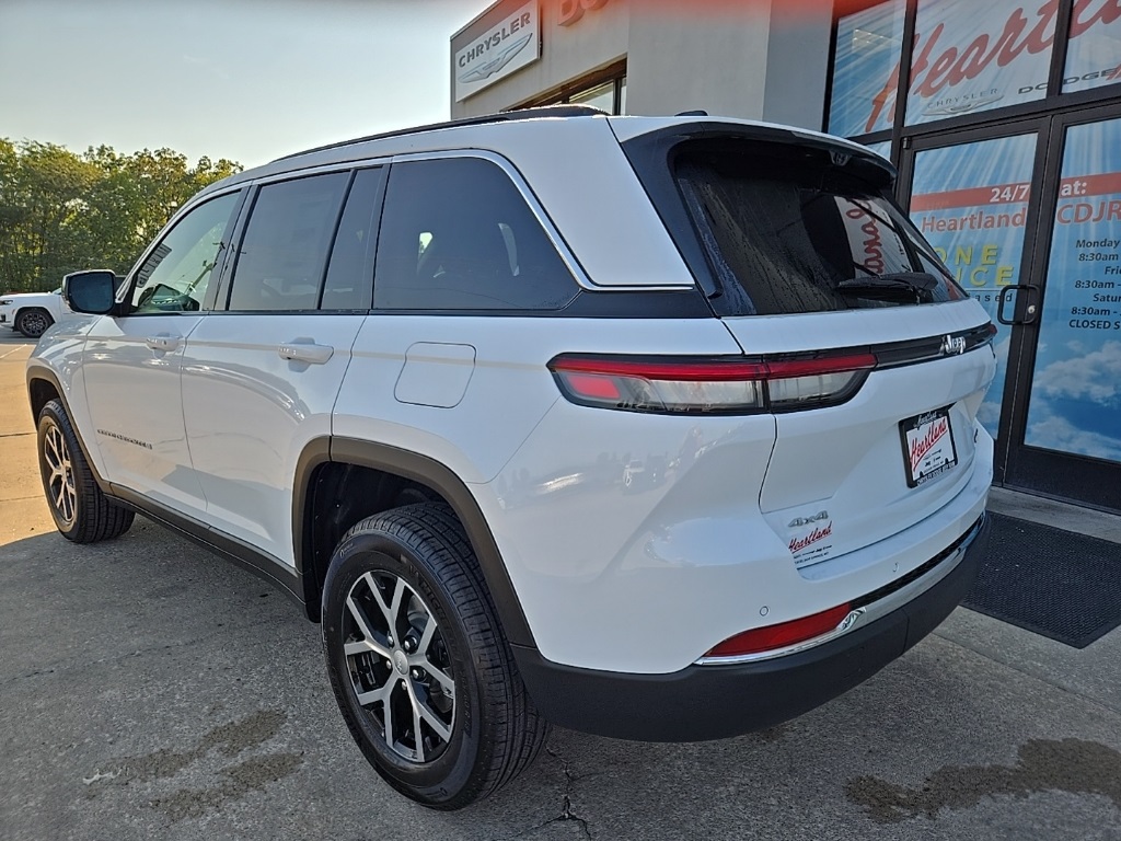 2025 Jeep Grand Cherokee Limited photo 3