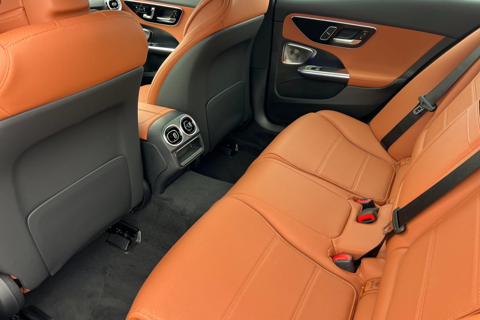 2025 Mercedes Benz C 300 Sedan photo 4