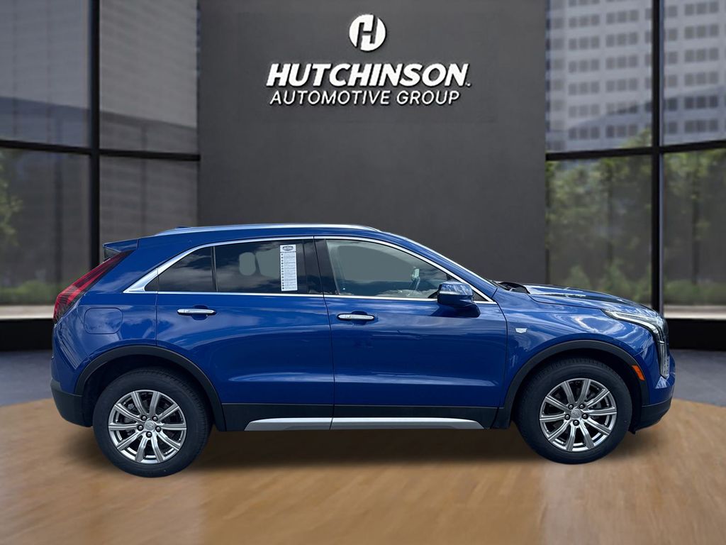 2023 Cadillac XT4 Premium Luxury photo 2