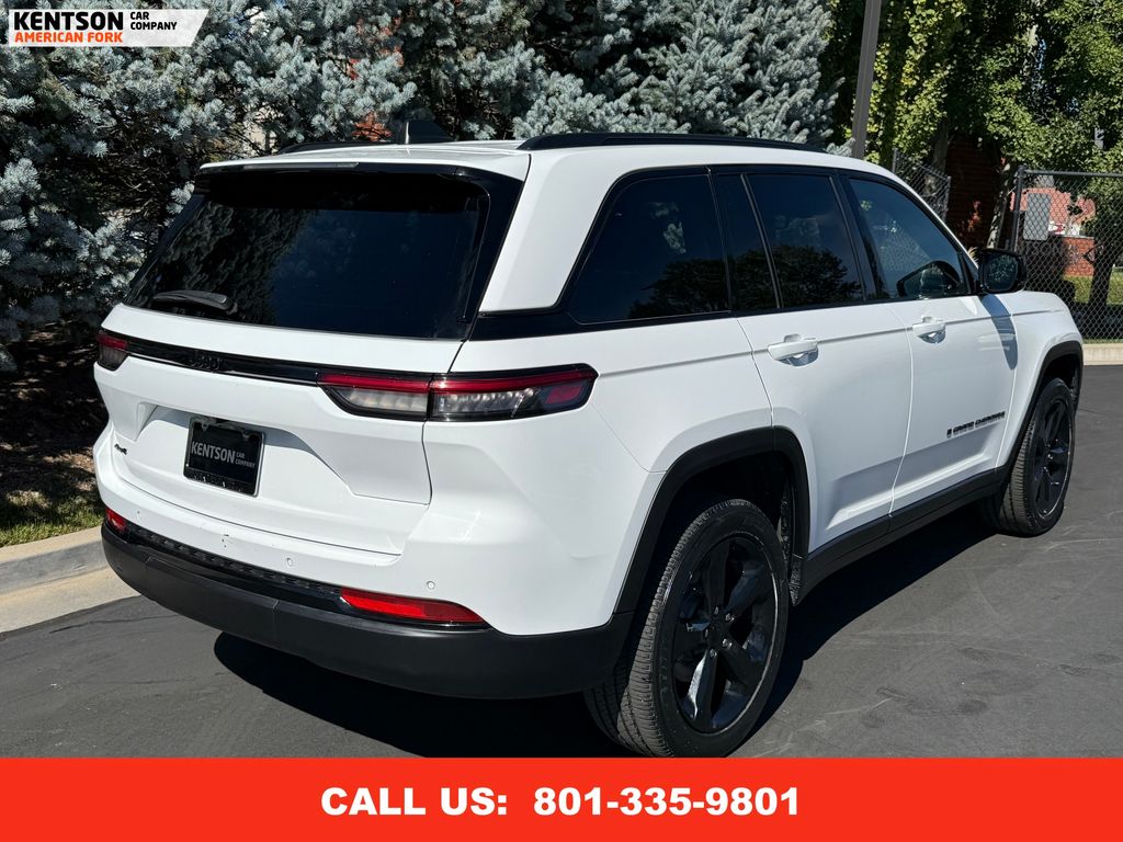 2023 Jeep Grand Cherokee Laredo Altitude photo 8