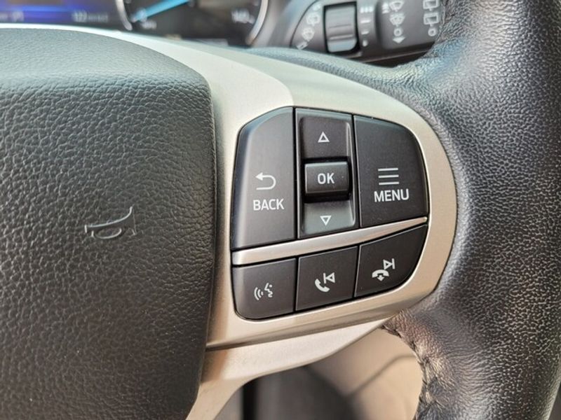 2022 Ford Explorer Limited photo 22