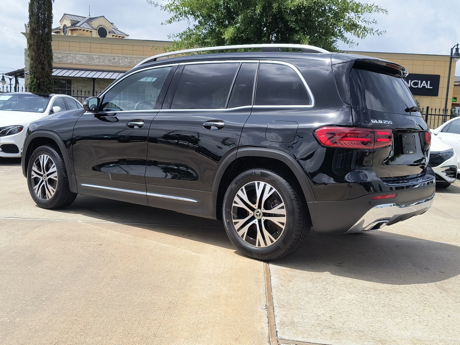2024 Mercedes Benz GLB photo 4