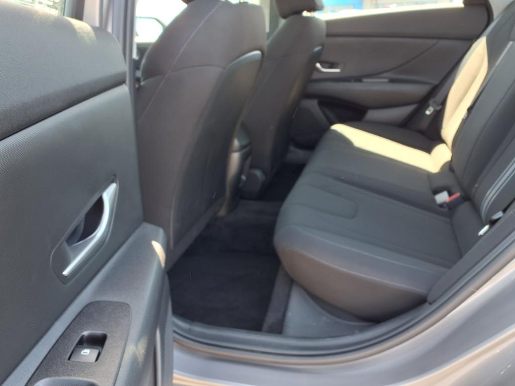 2024 Hyundai Elantra SEL photo 4