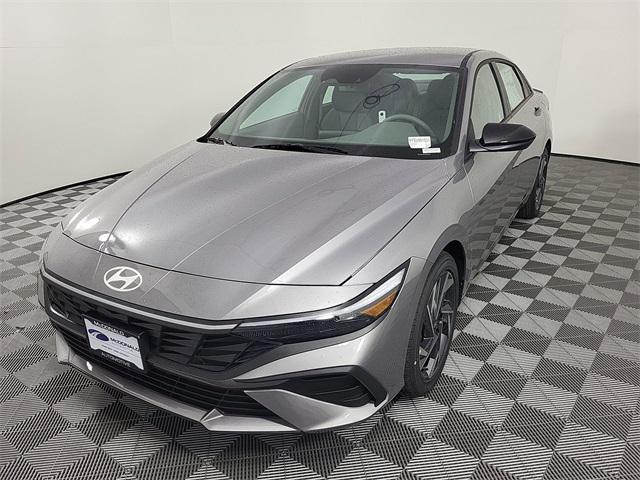 2025 Hyundai Elantra SEL Sport photo 4