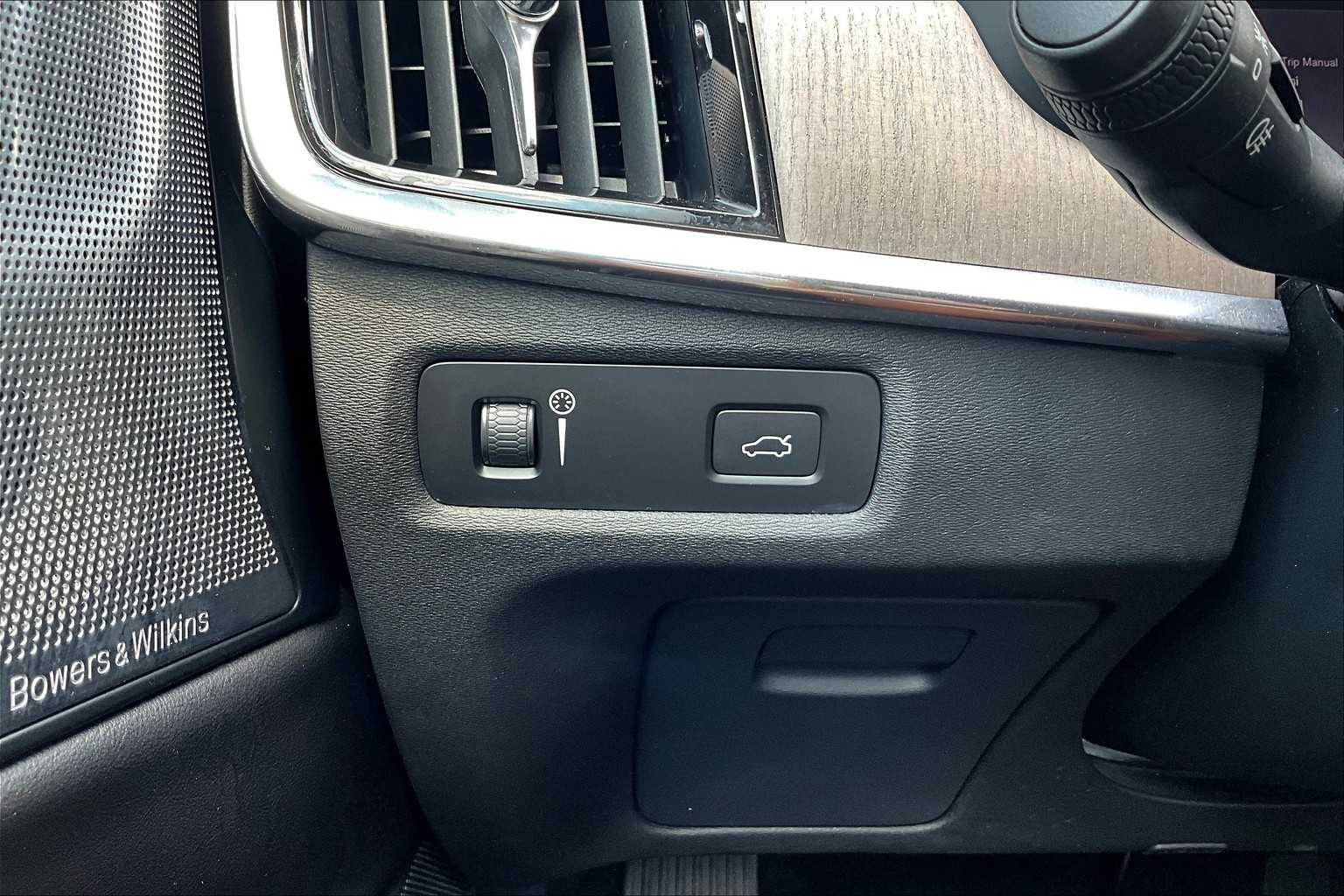 2022 Volvo S90 Inscription photo 33
