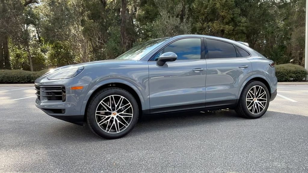 2025 Porsche Cayenne Coupe Base photo 4