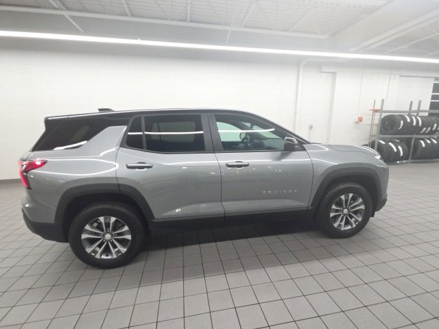 2025 Chevrolet Equinox LT photo 3