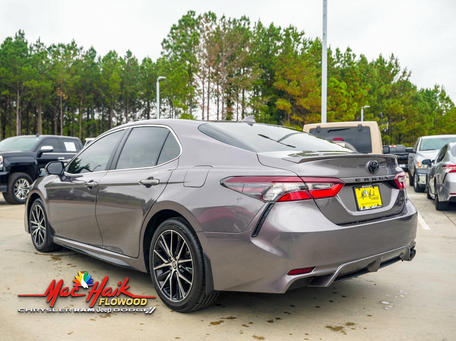 2023 Toyota Camry SE photo 3