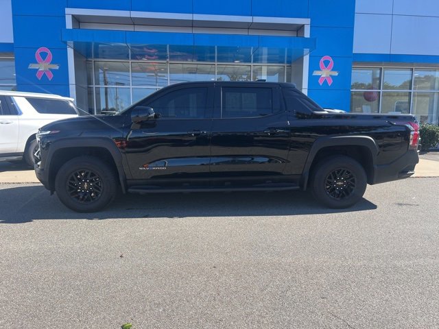 2025 Chevrolet Silverado EV LT photo 2