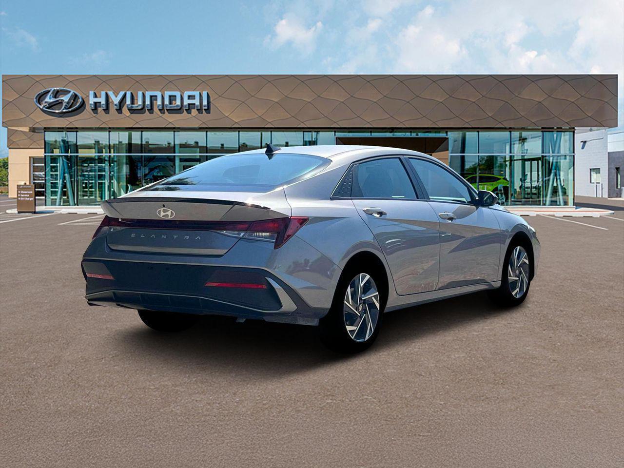 2025 Hyundai Elantra SEL Sport photo 6