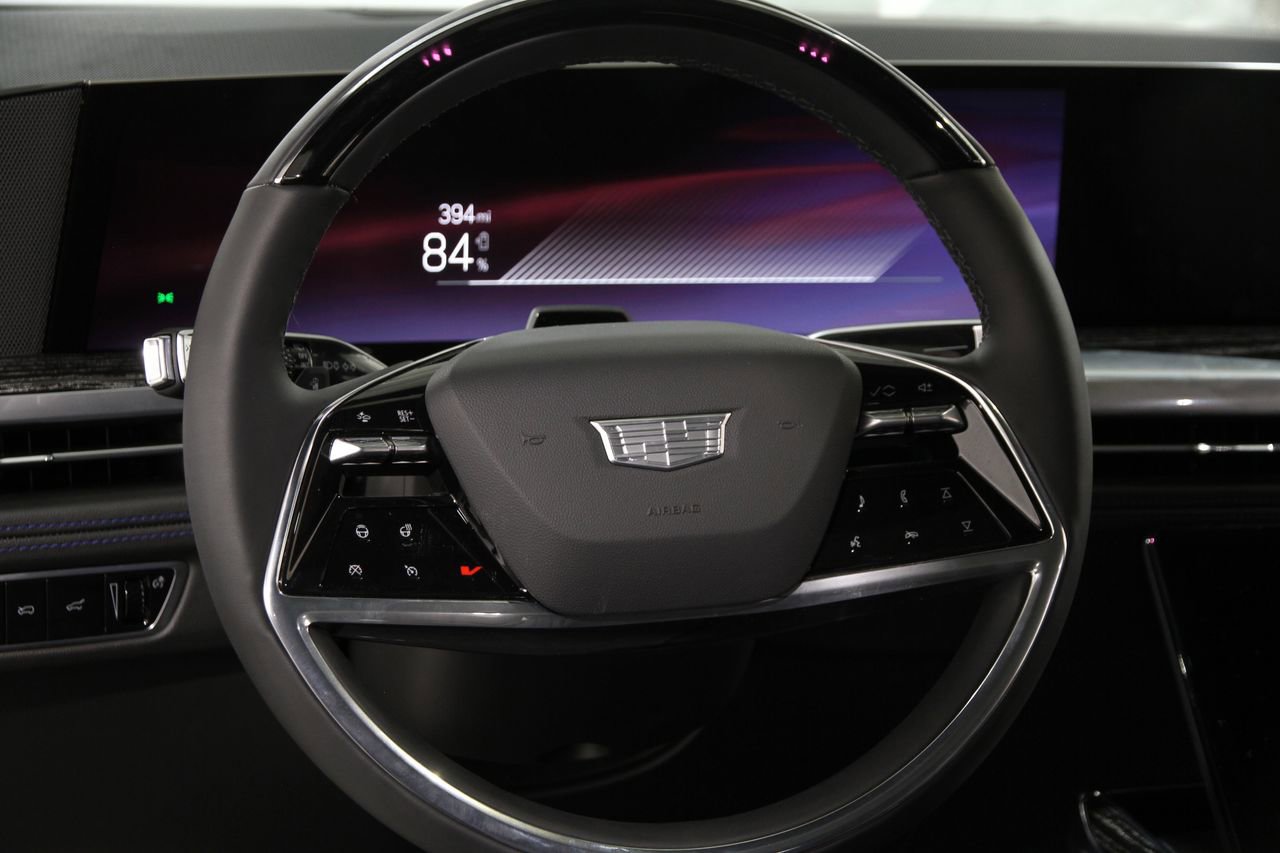 2025 Cadillac Escalade Luxury photo 6