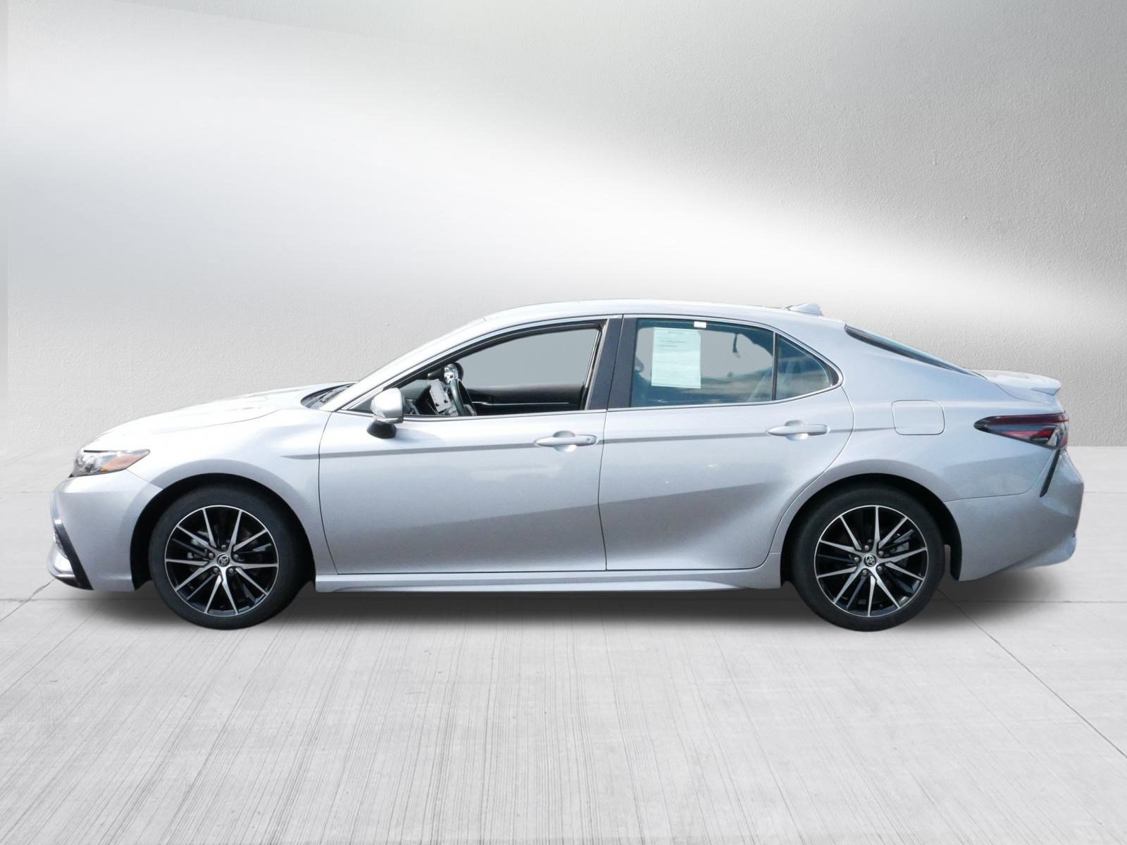 2023 Toyota Camry SE photo 4