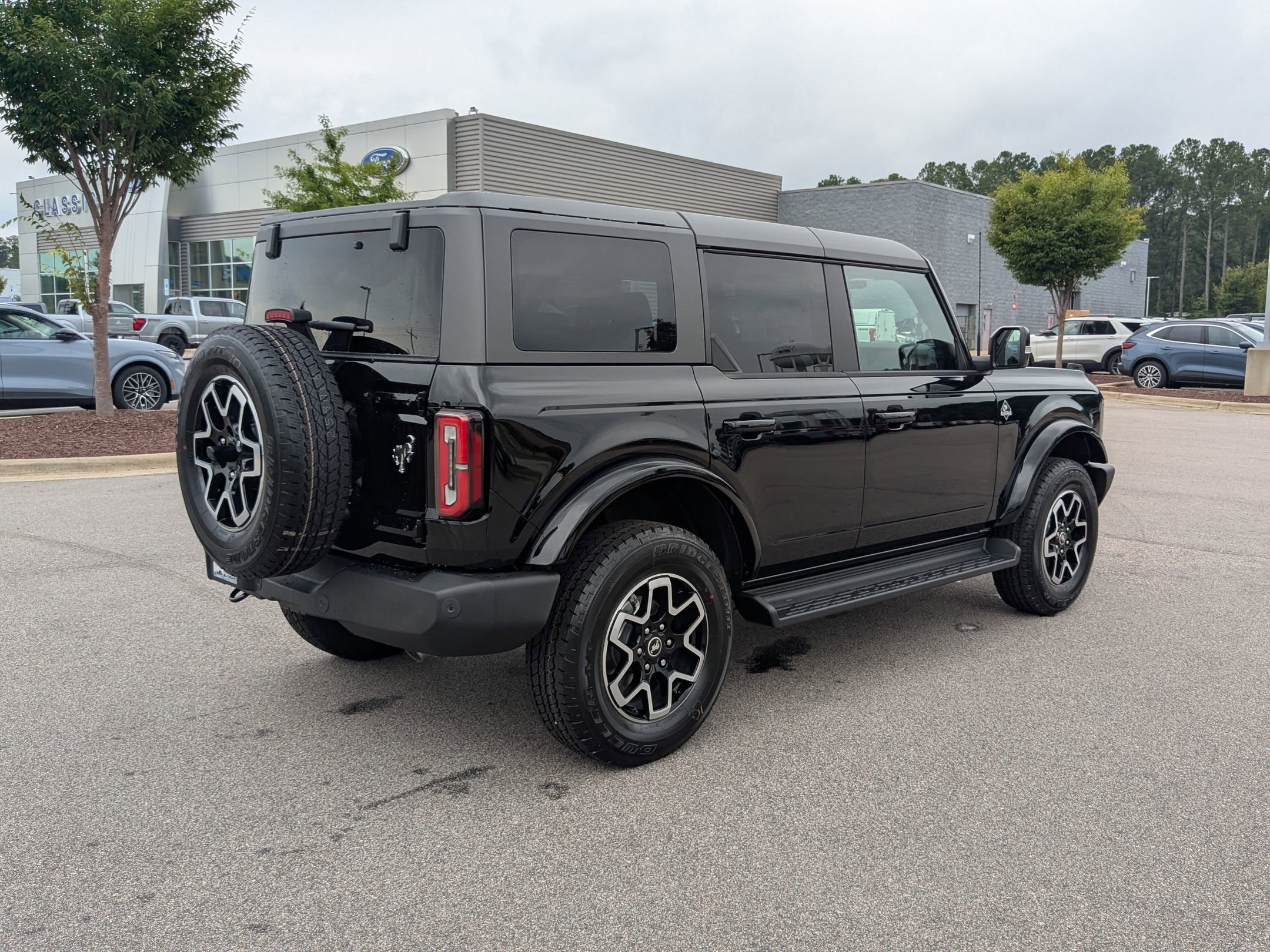 2025 Ford Bronco Outer Banks photo 7