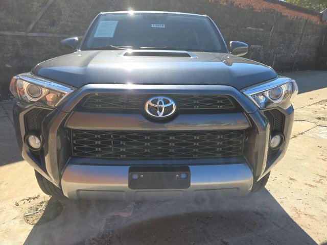 2019 Toyota 4Runner SR5 photo 2