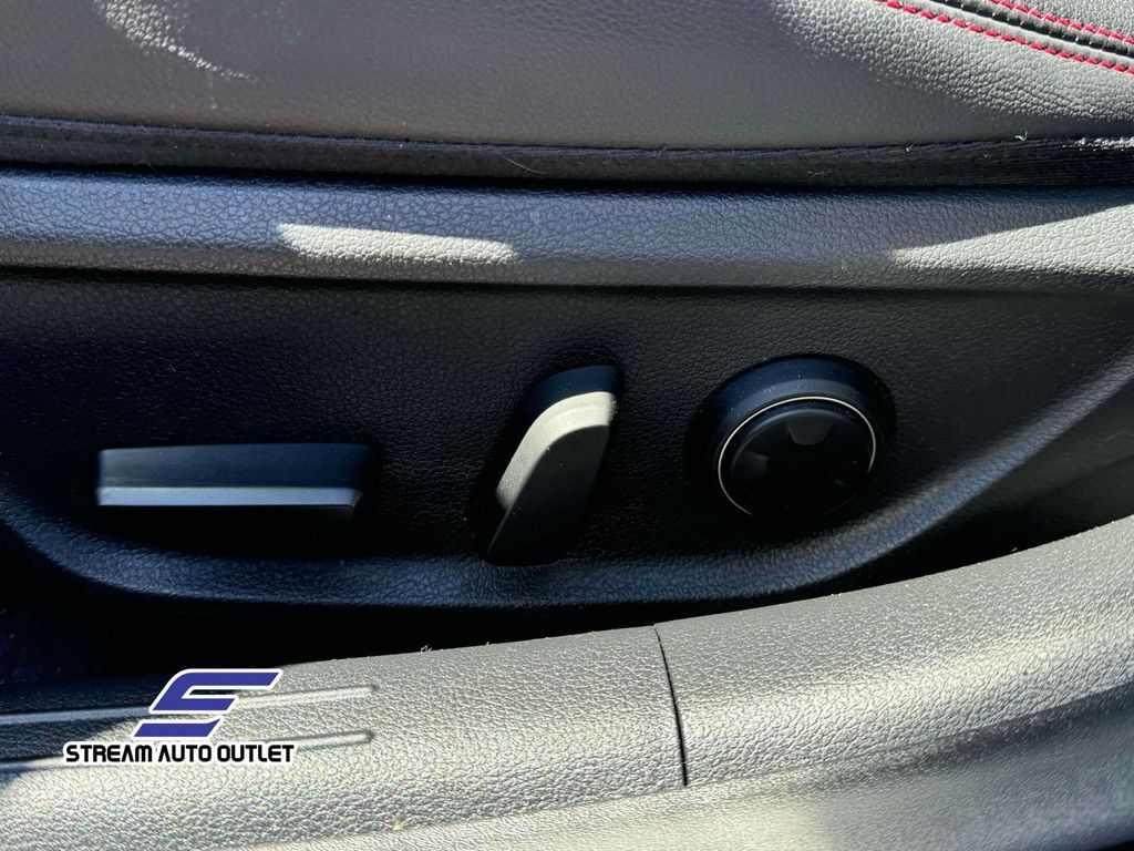 2023 Genesis G70 2.0T photo 16