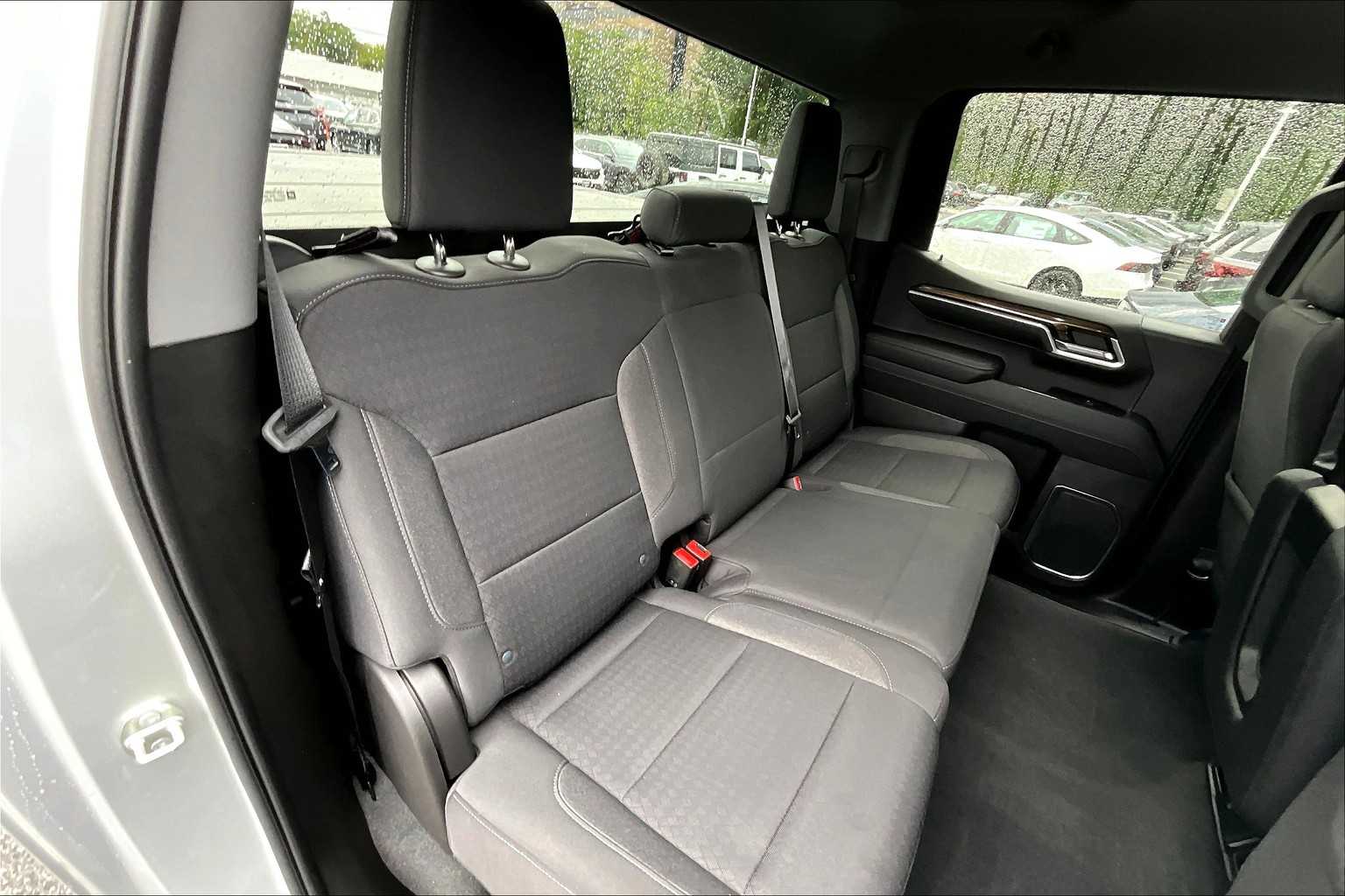 2022 Chevrolet Silverado 1500 LT photo 18