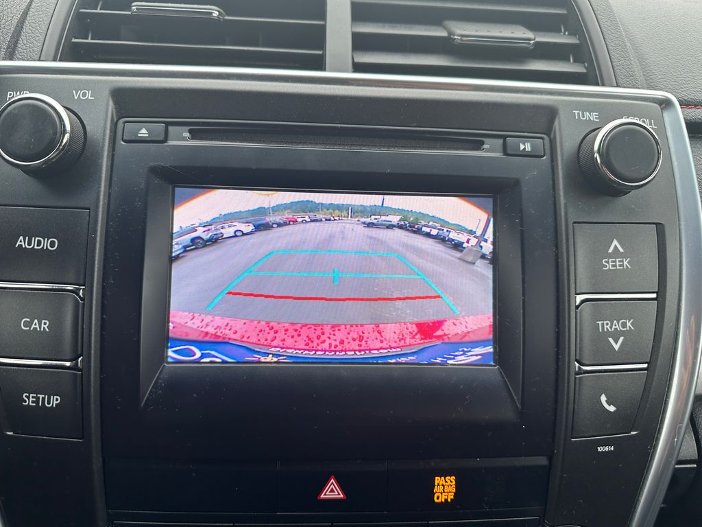 2017 Toyota Camry SE photo 14