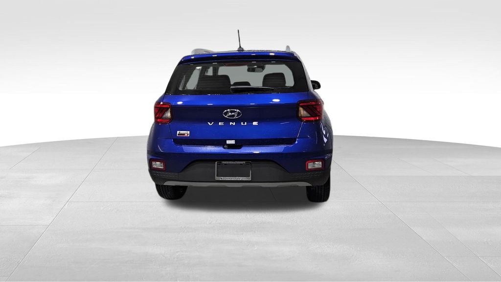 2025 Hyundai Venue SEL photo 4