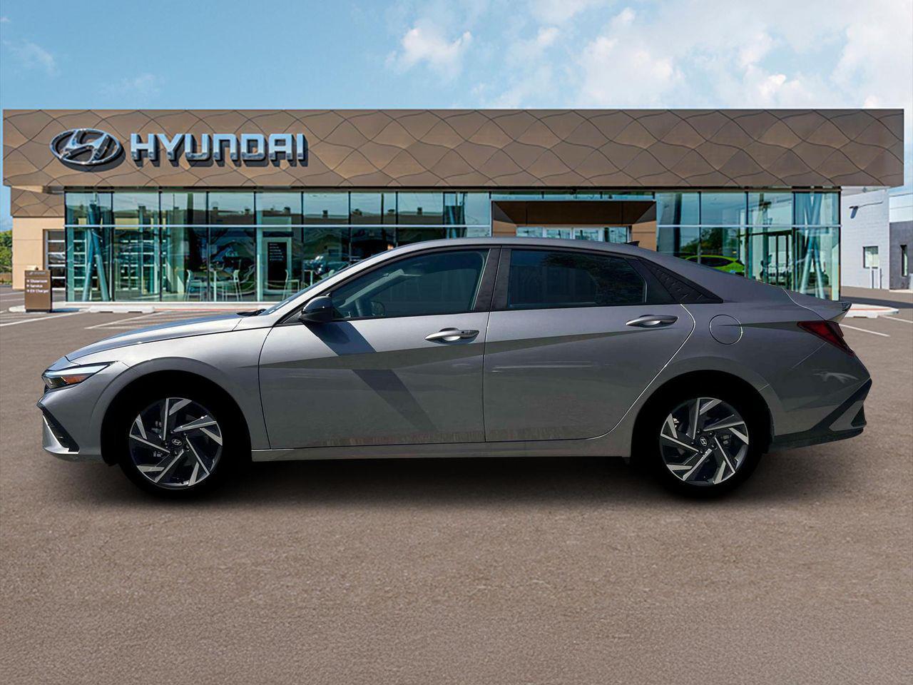 2025 Hyundai Elantra SEL Sport photo 2