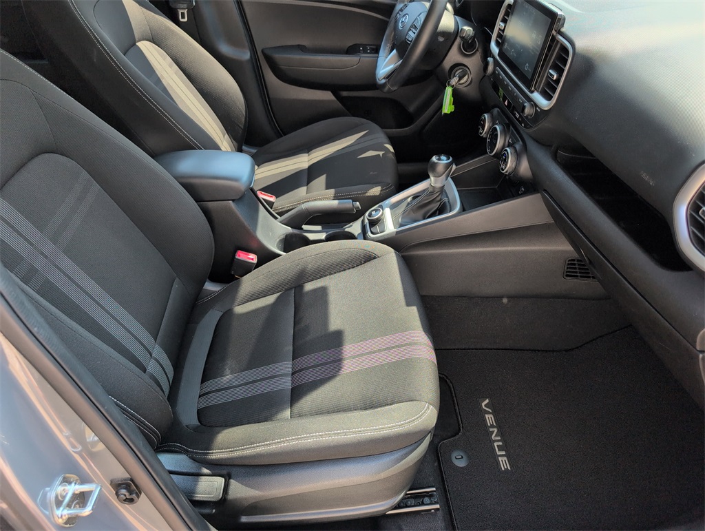 2021 Hyundai Venue SEL Denim photo 23
