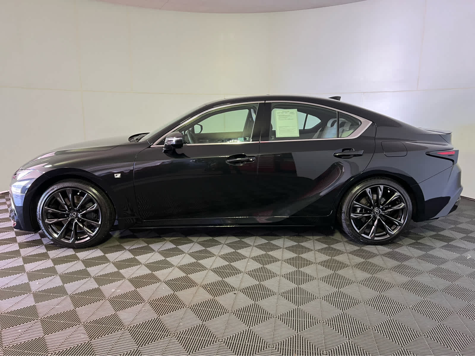 2023 Lexus IS F SPORT photo 4