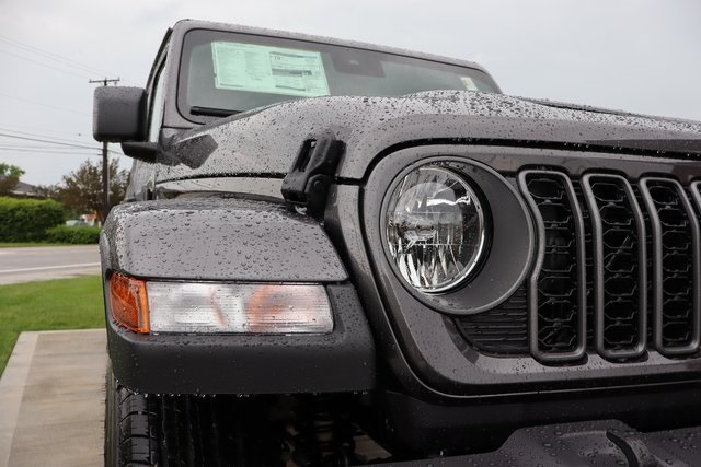 2025 Jeep Gladiator Sport S photo 4