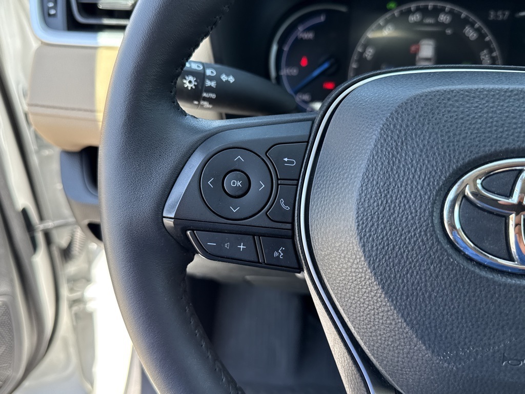 2023 Toyota RAV4 Hybrid XLE photo 21