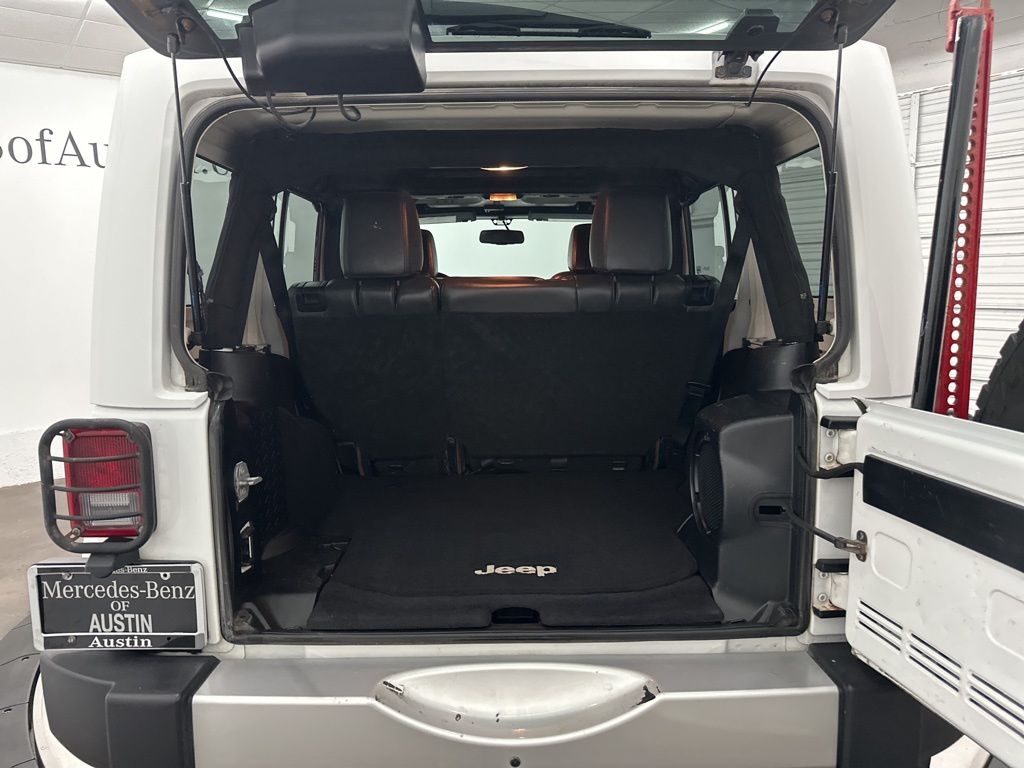 2014 Jeep Wrangler Unlimited Sahara photo 18