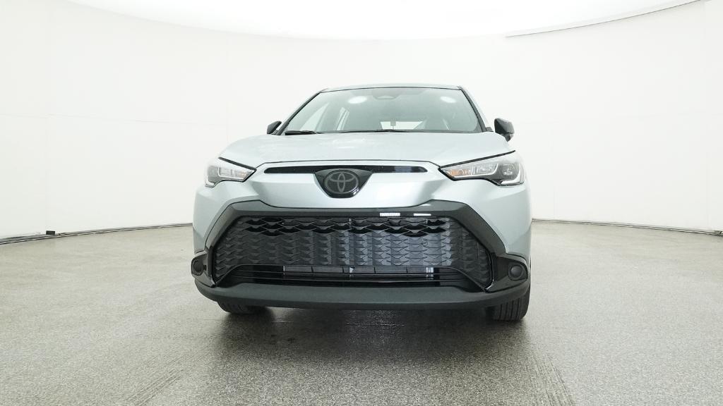 2025 Toyota Corolla Cross XLE XSE photo 3