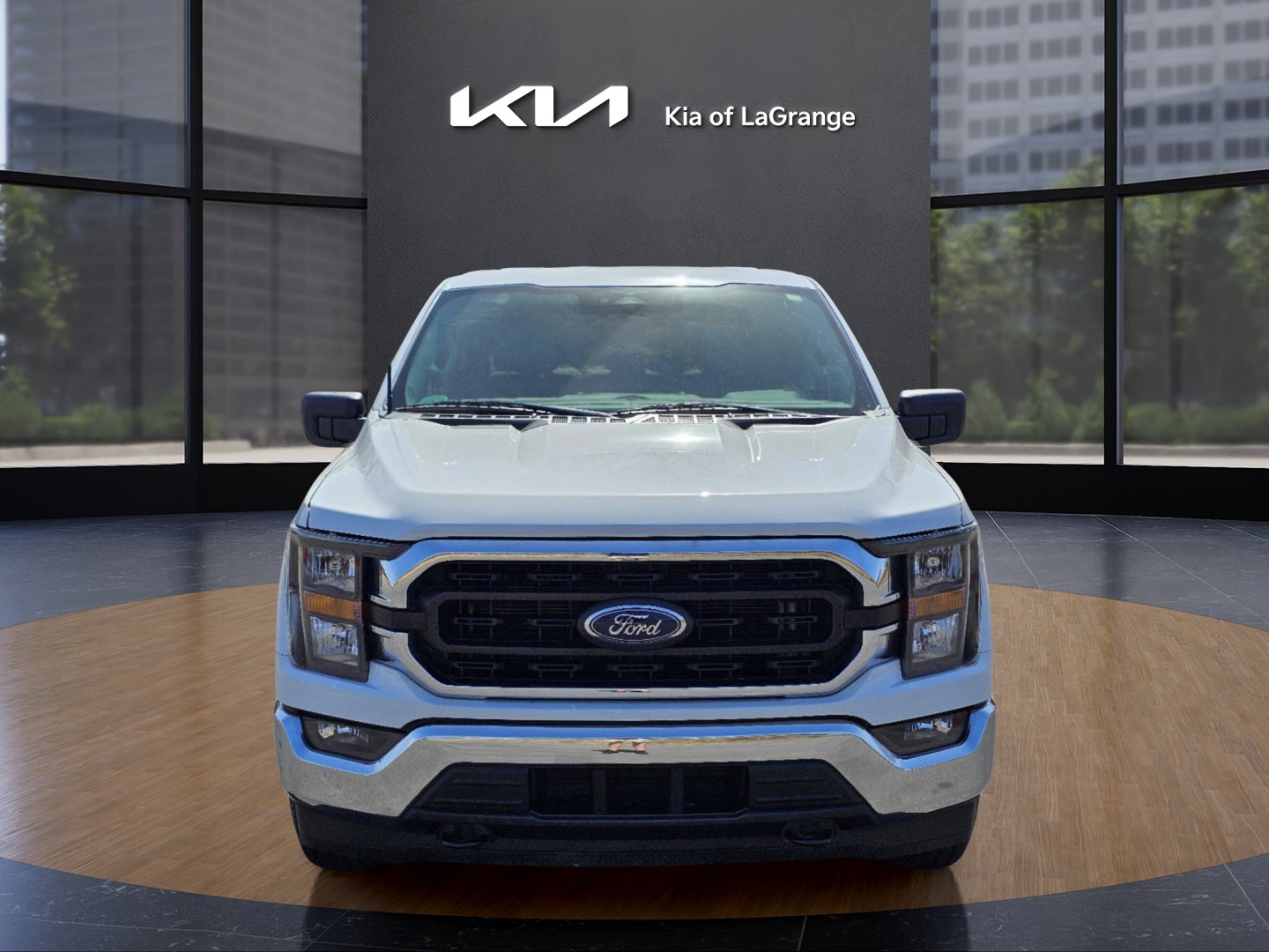 2023 Ford F-150 XLT photo 2