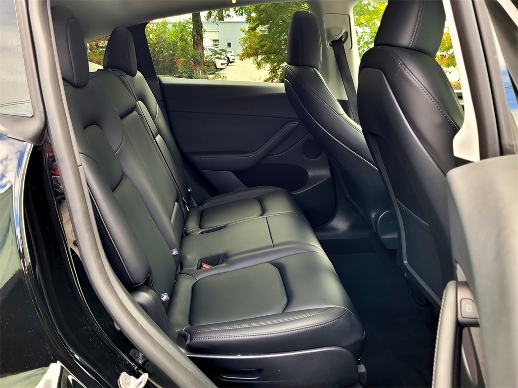 2025 Tesla Model Y Long Range photo 15