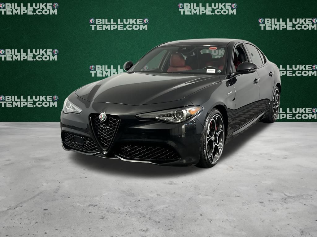 2022 Alfa Romeo Giulia Ti photo 2