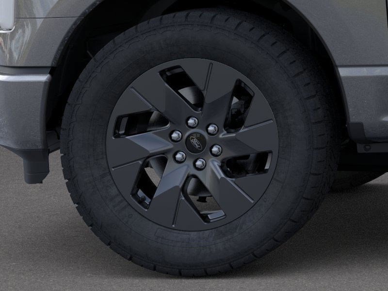 2025 Ford F-150 Lightning Lariat photo 19