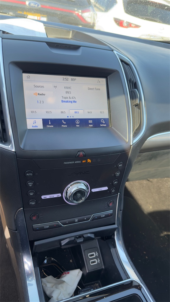 2020 Ford Edge Titanium photo 5