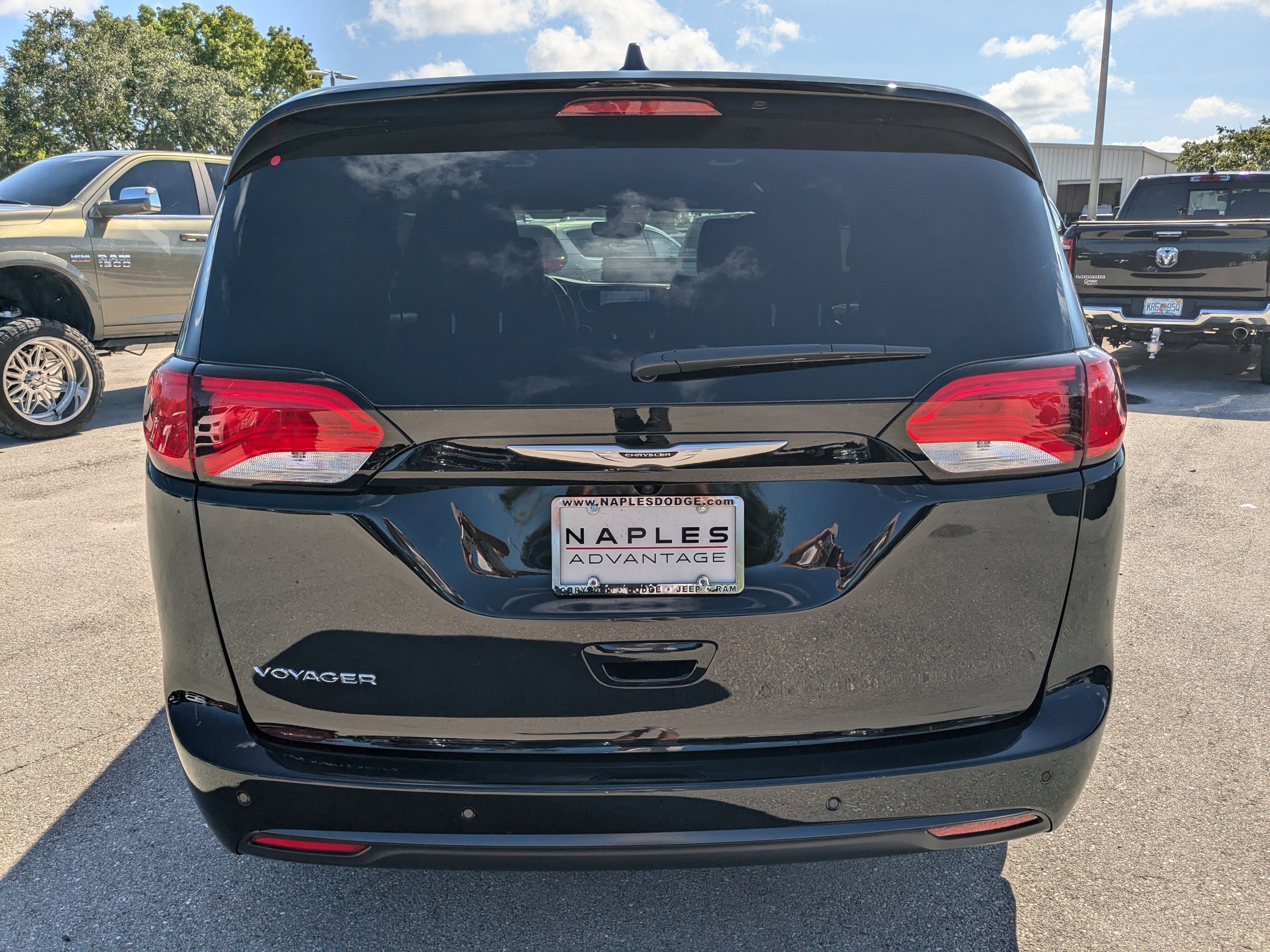 2025 Chrysler Voyager LX photo 6