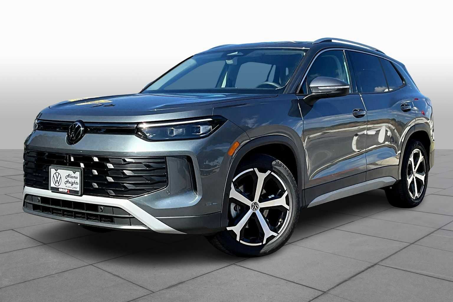 2026 Volkswagen Tiguan SE's photo