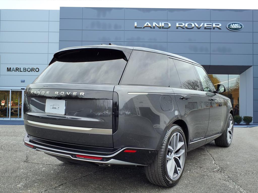 2025 Land Rover Range Rover SE photo 2