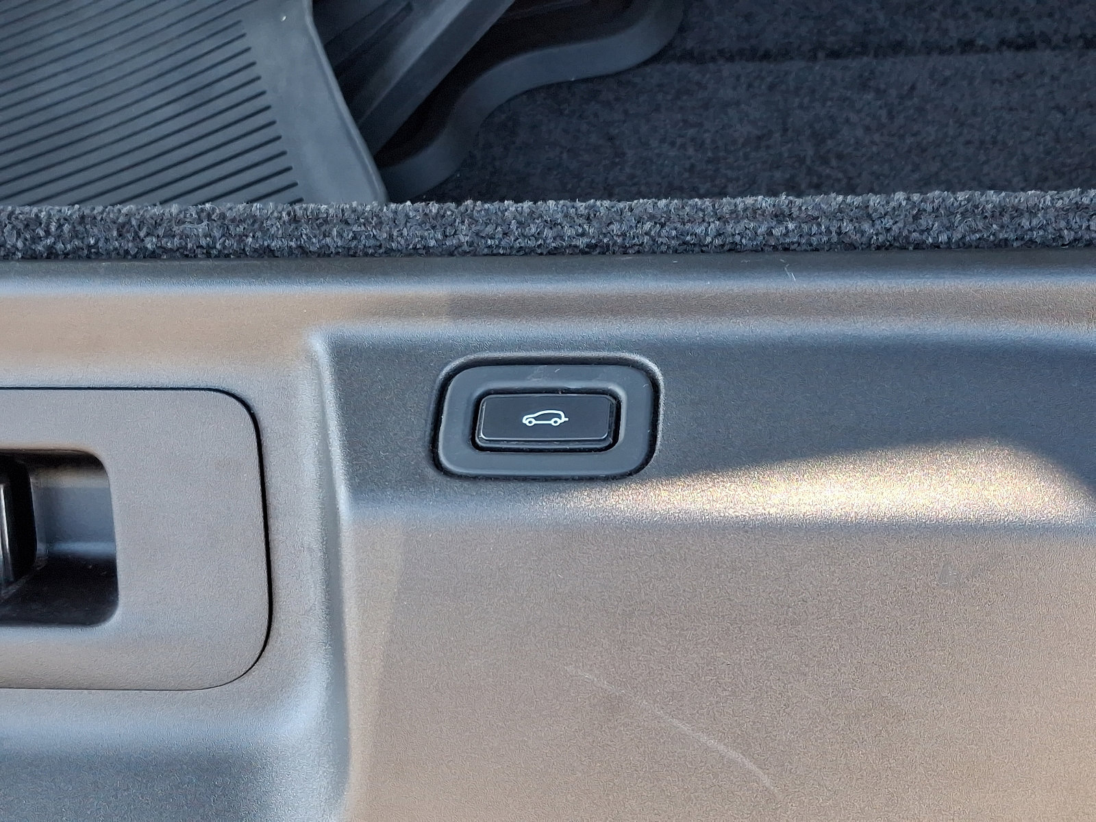 2023 Land Rover Range Rover SE photo 4