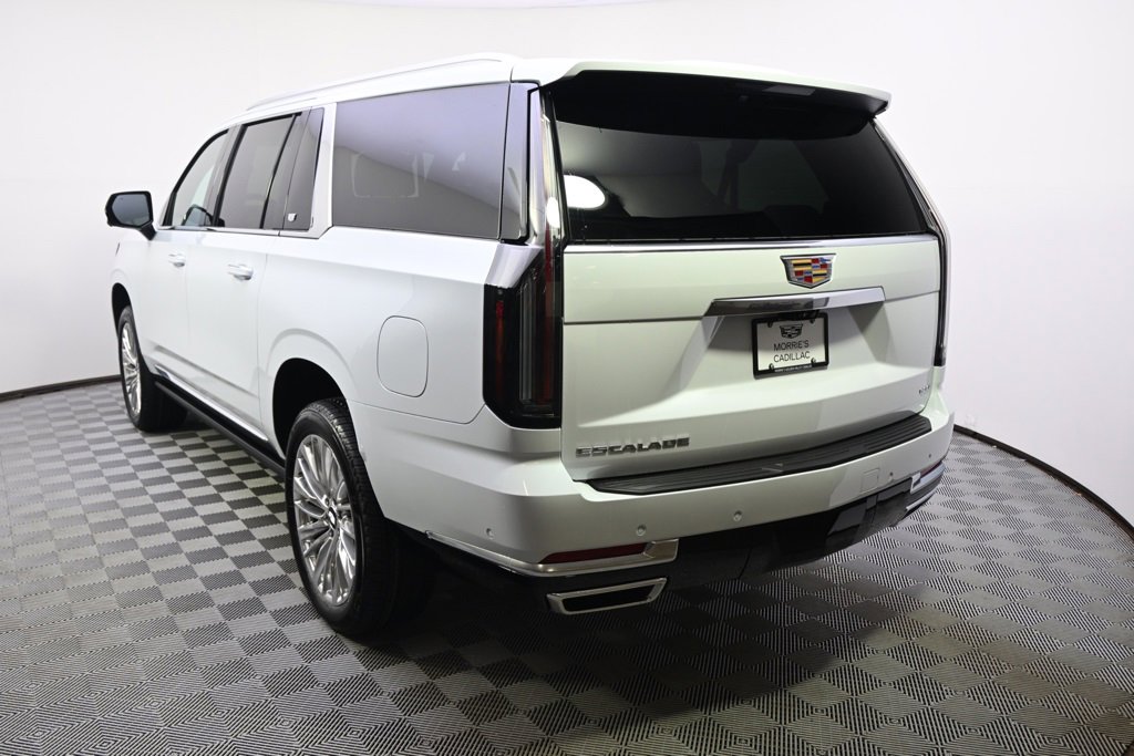 2026 Cadillac Escalade ESV Luxury photo 3