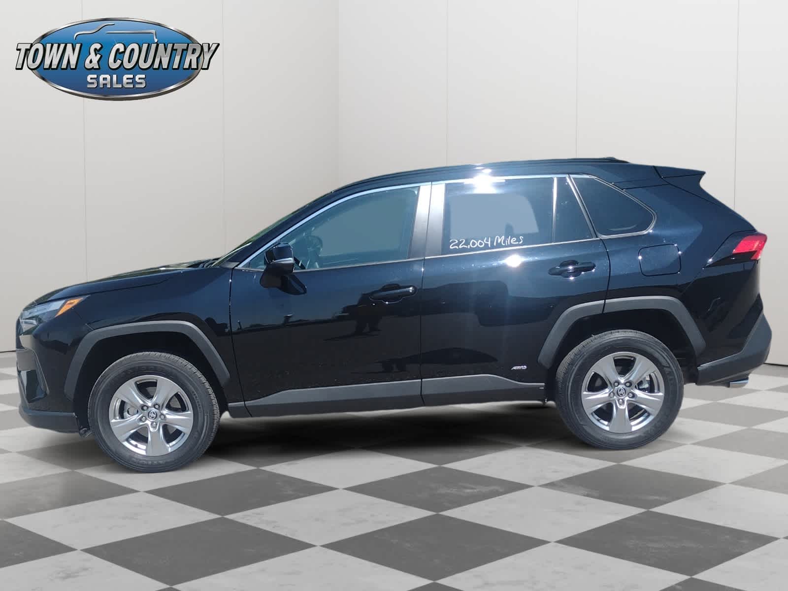 2024 Toyota RAV4 Hybrid XLE photo 2